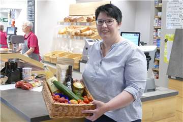 Kirstin Kühler hat die Leitung des Dorfladens Vinnum übernommen. Sie bietet mit ihrem Team die verschiedensten Produkte aus der Region an. Das wissen die Kunden zu schätzen.