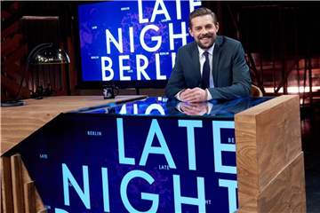 Klaas Heufer-Umlauf in der Kulisse von „Late Night Berlin“. Foto: Annette Riedl