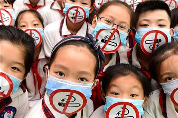 Klare Ansage: Chinesische Schüler tragen im Vorfeld des Weltnichtrauchertags Masken mit dem Logo „Nein zu Tabak“. Foto: Jia Minjie/SIPA Asia via ZUMA Wire