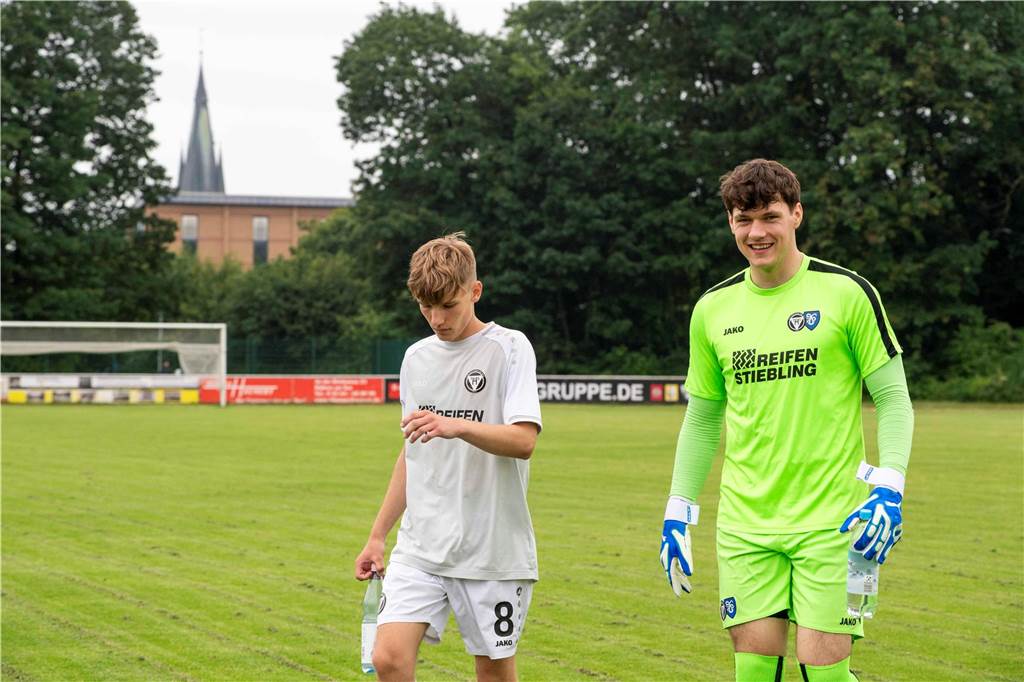 Klassenerhalt am letzten Spieltag: Erst hat die U19 des TuS Haltern am See mit 7:3 RW Ahlen geschlagen, dann musste sie warten. Als klar war, dass Sprockhövel verloren hat, war auch klar: Das Team bleibt Westfalenligist!