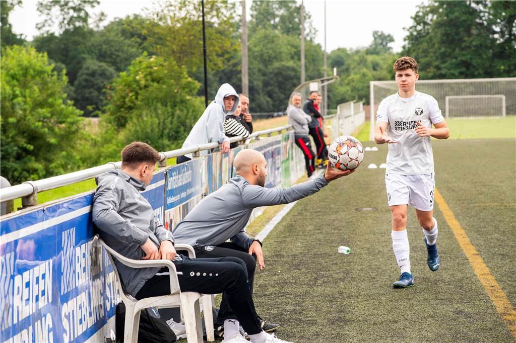 Klassenerhalt am letzten Spieltag: Erst hat die U19 des TuS Haltern am See mit 7:3 RW Ahlen geschlagen, dann musste sie warten. Als klar war, dass Sprockhövel verloren hat, war auch klar: Das Team bleibt Westfalenligist!