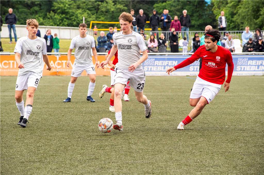 Klassenerhalt am letzten Spieltag: Erst hat die U19 des TuS Haltern am See mit 7:3 RW Ahlen geschlagen, dann musste sie warten. Als klar war, dass Sprockhövel verloren hat, war auch klar: Das Team bleibt Westfalenligist!