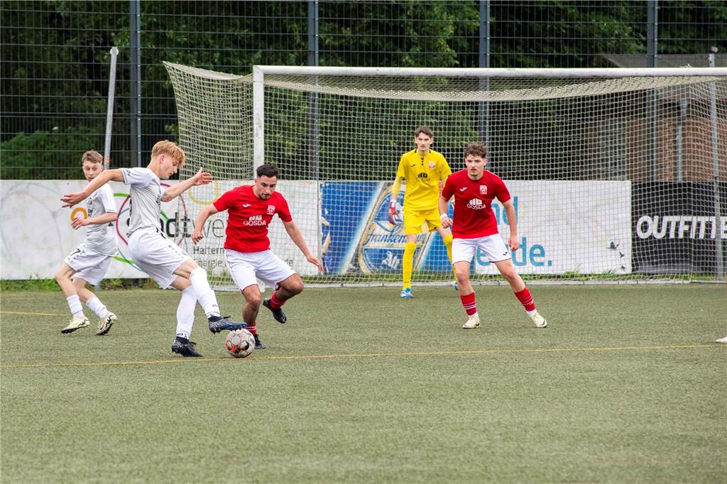 Klassenerhalt am letzten Spieltag: Erst hat die U19 des TuS Haltern am See mit 7:3 RW Ahlen geschlagen, dann musste sie warten. Als klar war, dass Sprockhövel verloren hat, war auch klar: Das Team bleibt Westfalenligist!
