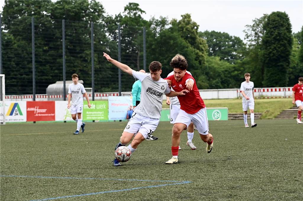 Klassenerhalt am letzten Spieltag: Erst hat die U19 des TuS Haltern am See mit 7:3 RW Ahlen geschlagen, dann musste sie warten. Als klar war, dass Sprockhövel verloren hat, war auch klar: Das Team bleibt Westfalenligist!