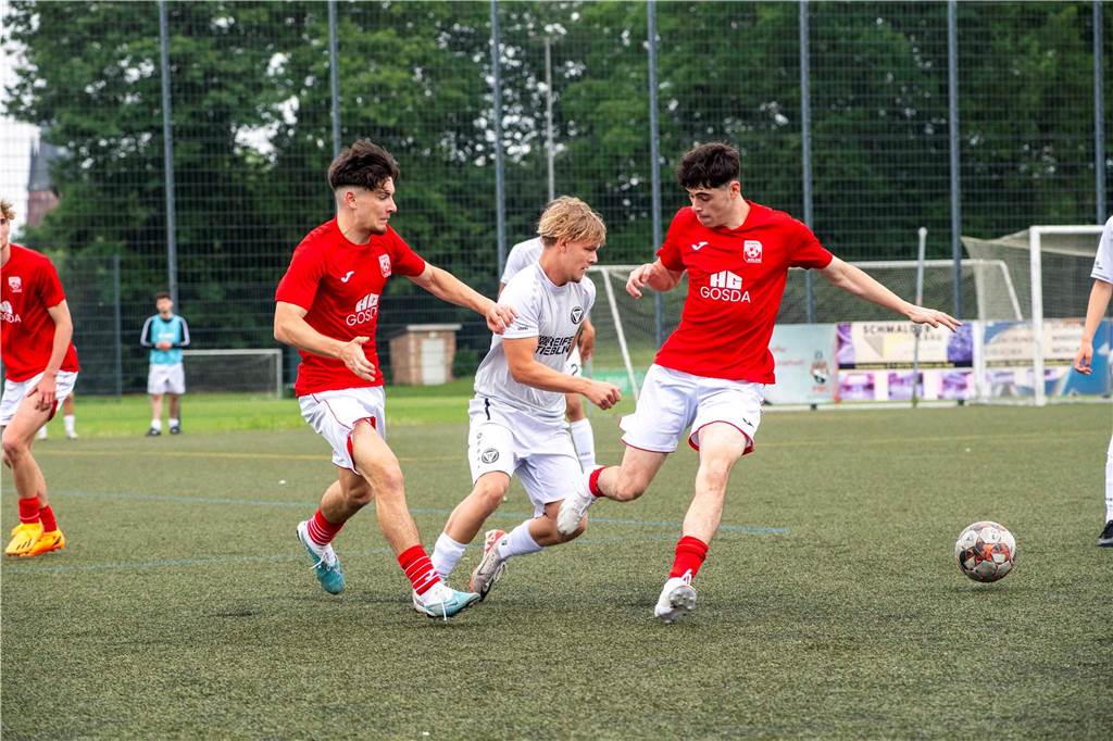 Klassenerhalt am letzten Spieltag: Erst hat die U19 des TuS Haltern am See mit 7:3 RW Ahlen geschlagen, dann musste sie warten. Als klar war, dass Sprockhövel verloren hat, war auch klar: Das Team bleibt Westfalenligist!