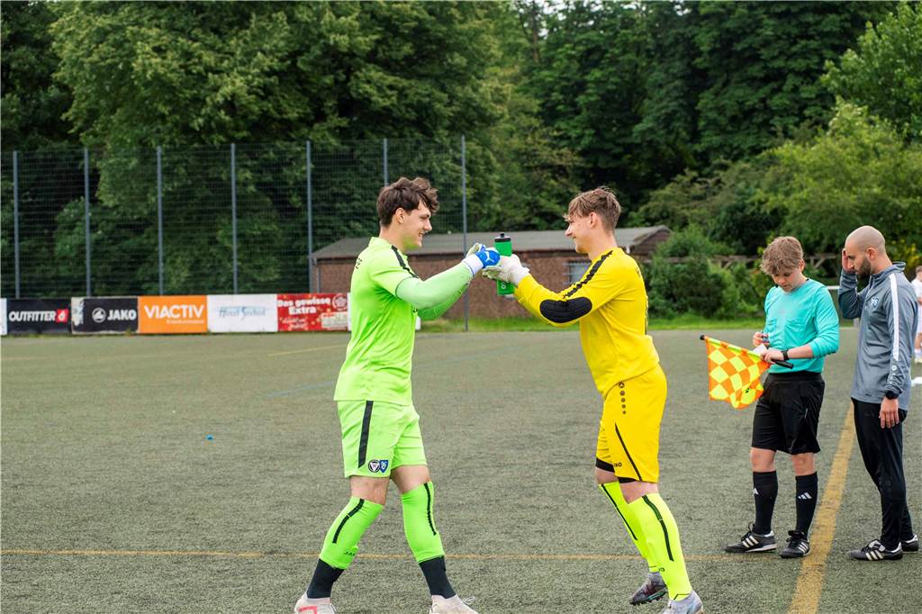 Klassenerhalt am letzten Spieltag: Erst hat die U19 des TuS Haltern am See mit 7:3 RW Ahlen geschlagen, dann musste sie warten. Als klar war, dass Sprockhövel verloren hat, war auch klar: Das Team bleibt Westfalenligist!