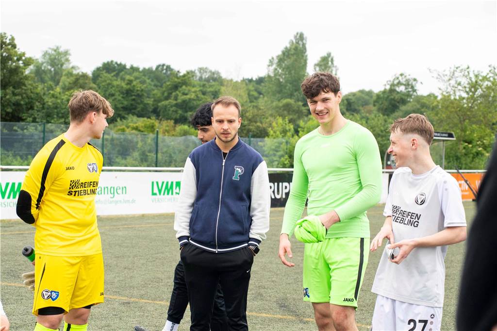 Klassenerhalt am letzten Spieltag: Erst hat die U19 des TuS Haltern am See mit 7:3 RW Ahlen geschlagen, dann musste sie warten. Als klar war, dass Sprockhövel verloren hat, war auch klar: Das Team bleibt Westfalenligist!