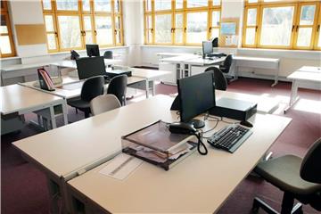 Klassenzimmer mit Computerplätzen im thüringischen Sonneberg: Union und SPD hatten in ihrem Koalitionsvertrag beschlossen, die Digitalisierung von Schulen weiter voranzubringen. Foto: Bodo Schackow