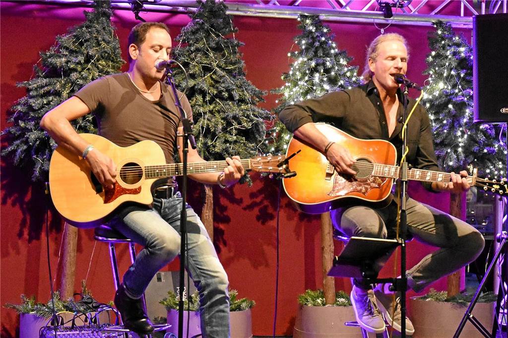 Programm von „Ab zur Tante“ steht fest: Neues Prinzip auf Veranstaltungsreihe im Advent Klassiker im Castroper Advent: Die "Florians" auf der Bühne bei Bubi Leuthold. Hier auf dem Foto im Adventszelt im Jahr 2017, im Jahr 2023 als Trio in Leutholds Biergarten bei "Tante Amanda".