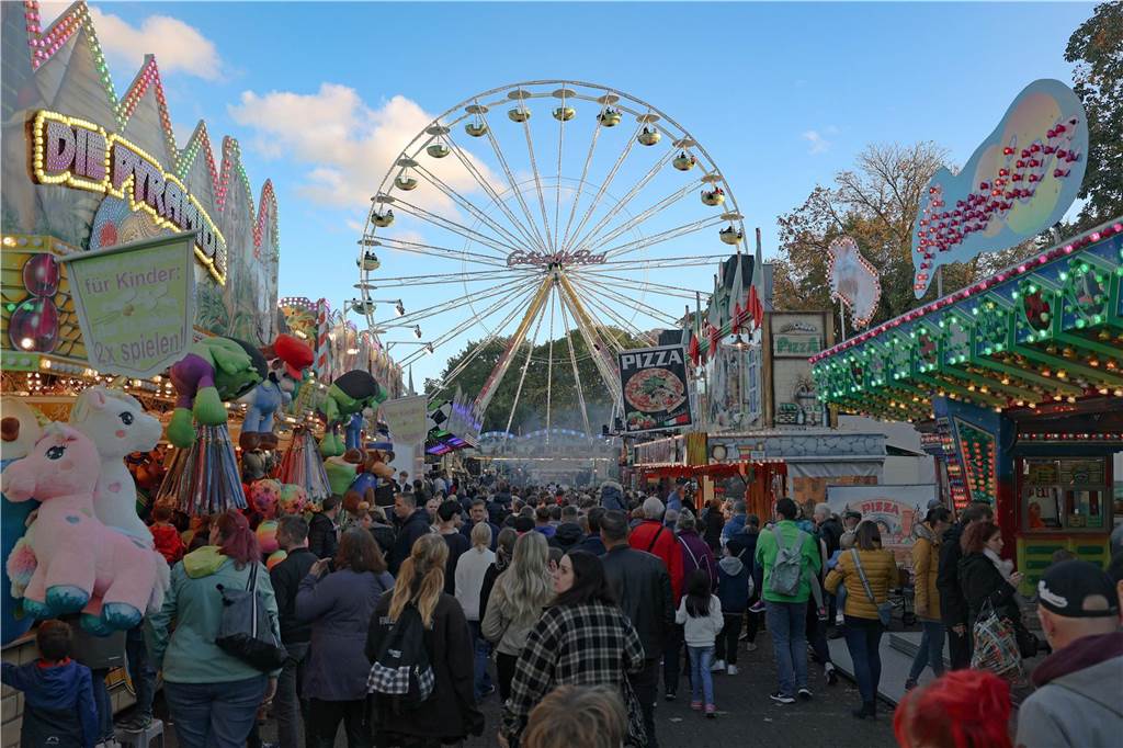 Das Riesenrad auf der Sim-Jü-Kirmes