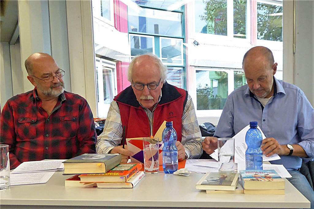 Klaus-Dieter Krause veröffentlicht Schmunzelpost aus Dorsten als Buch Klaus-Dieter Krause (rechts) gehört auch zum Vorlese-Team des Cornelia-Funke-Baumhauses.