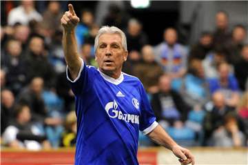 Klaus Fischer, hier im Trikot der Schalker Traditionsmannschaft: „Wir reden immer noch über Profi-Fußball...“