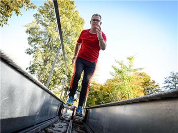Klaus Heinzmann nahm an der Langzeitstudie "Gesundheit zum Mitmachen" teil. Dabei entwickelte er ein Bewusstsein für die tägliche Bewegung. Foto: Sina Schuldt/dpa