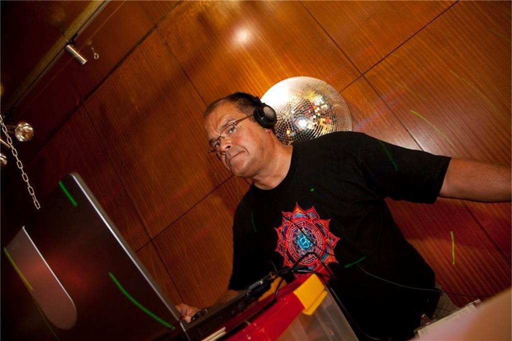 Vom Aufstieg und Fall einer der größten Discos im Ruhrgebiet Klaus Hensler aus Haltern legte bis 2002 im Daddy auf.