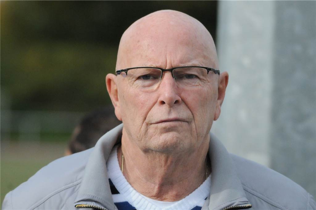 Zwei Castrop-Rauxeler Fußball-Clubs verloben sich und planen schon die Ehe Klaus Holzner, der Vorsitzende der SF Habinghorst/Dingen, kennt sich mit Fusionen aus: Er war dabei, als der SV Dingen im Jahr 2017 mit SF Habinghorst zusammenging.