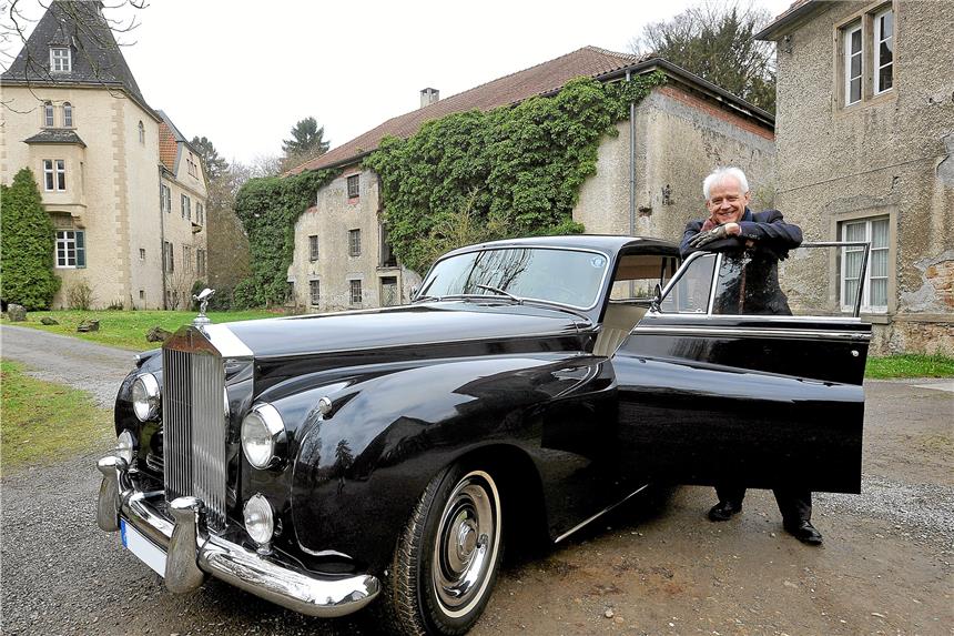 Darum ist dieser Rolls Royce weltweit einzigartig Klaus-Josef Roßfeldt mit einem Roll Royce Silver Cloud aus dem Jahr 1959. Foto: Schwerte