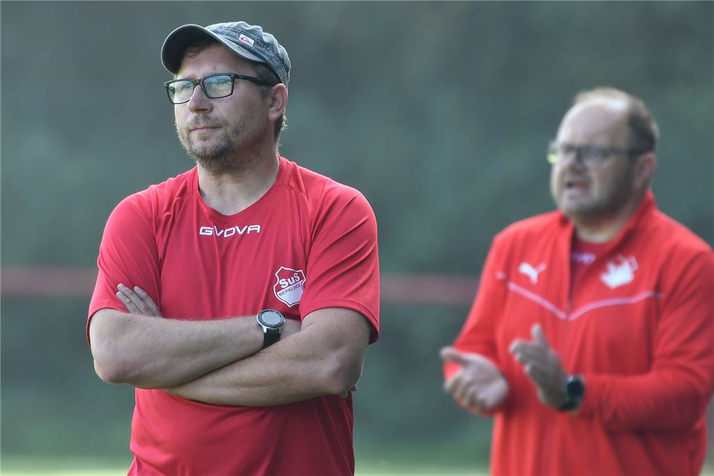 SuS Merklinde : Trainer Magiera bringt den Namen Olschewski ins Spiel Klaus Magiera (l) baut als Chef-Trainer des SuS Merklinde in der aktuellen Saison ein neues Senioren-Team in der Kreisliga A auf.