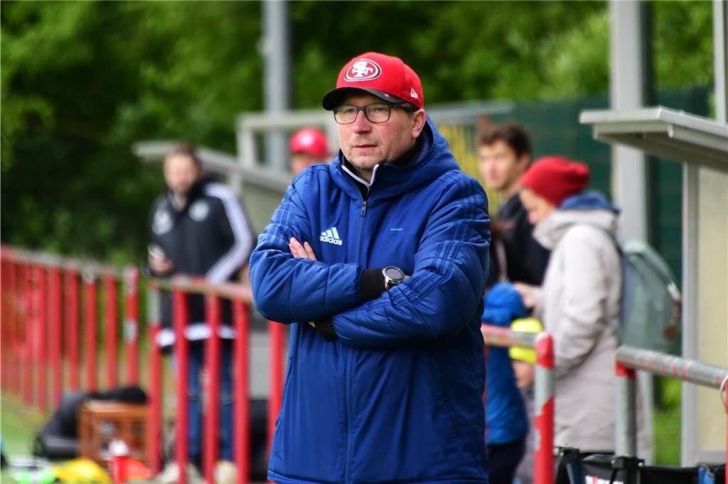 Wilder Spieltag in Kreisliga A: Castrop-Rauxeler Derby, Verfolgerduell und Abstiegskampf pur Klaus Magiera trifft mit seinen Merklindern auf den Spitzenreiter.