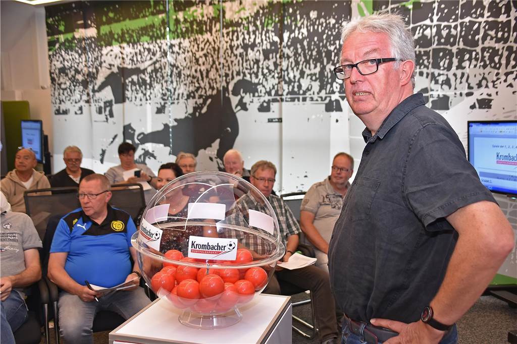 Unklarheiten wegen Wetter am Wochenende: Ein Fußballkreis tendiert zur Spieltags-Absage Klaus Overwien aus Waltrop ist u.a. Staffelleiter der Landesliga 3.