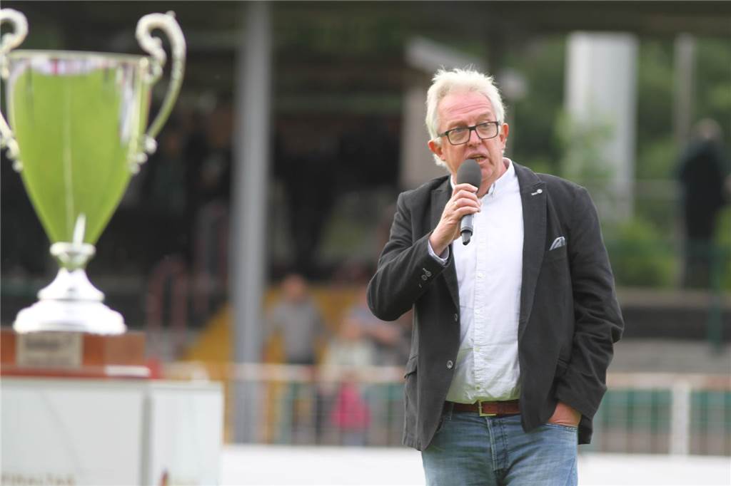 Staffel-Einteilungen in den Bezirksligen: Hoffnung auf vier Herner Klubs bleibt unerfüllt Klaus Overwien erklärt die neue Bezirksliga-Einteilung.