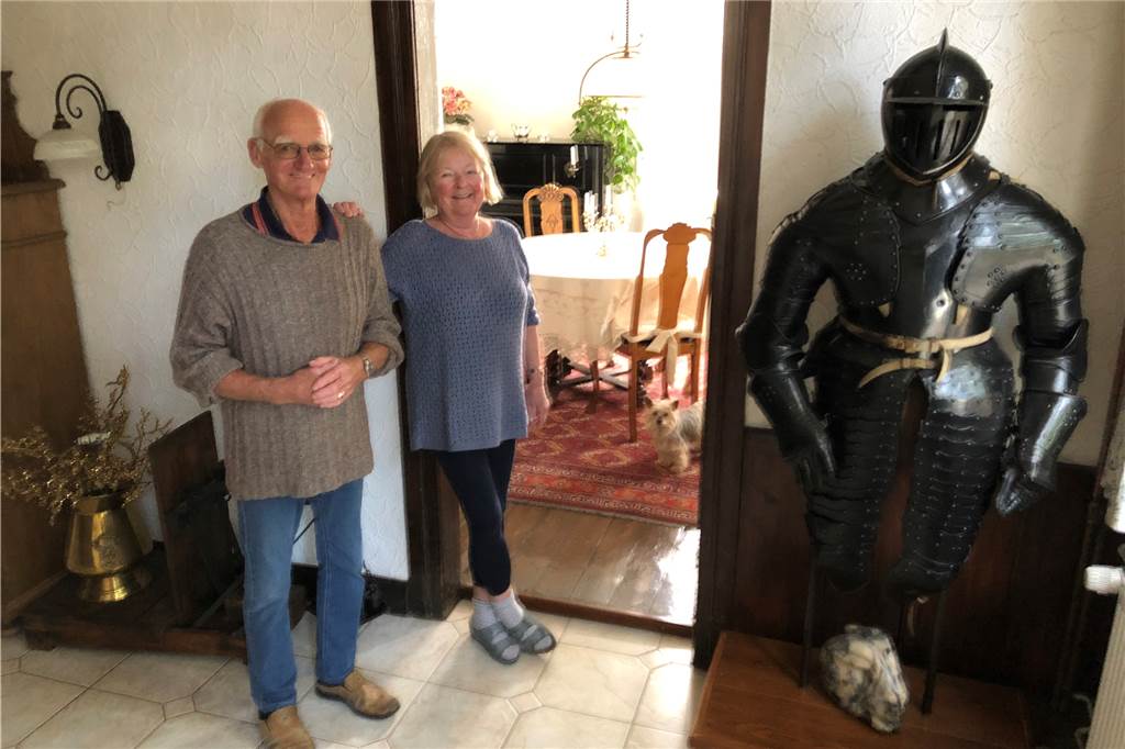 Besitzer verärgert über „Blickfang“ vor prachtvollem Gutshof-Denkmal Klaus und Katja von Arnim haben sich das alte Gehöft in Dellwig ganz nach ihrem Geschmack eingerichtet, nicht ohne es vorher grundlegend zu sanieren.