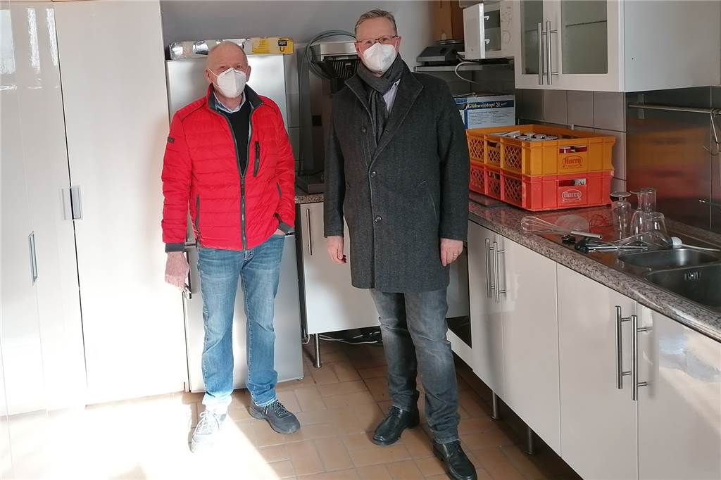 Solebad: Die TV Werne Wasserfreunde bekommen Geldregen vom Land Klaus Wortmann und Dr. Dirk Bökenkamp von den TV Werne Wasserfreunden wissen: In ihrer Anlage muss etwas gemacht werden.