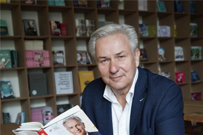 Wowereits Berlin-Porträt: „Sexy, aber nicht mehr so arm“ Klaus Wowereit liefert viele Daten und Fakten in seinem Berlin-Buch. Foto: Jörg Carstensen