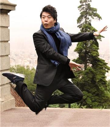 Klavier-Superstar Lang Lang spielt am 19. April in der Philharmonie Essen und am 22. Oktober in der Mercatorhalle Duisburg.