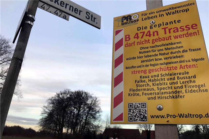 Straßenbauprojekt B 474n hängt in der Warteschleife Kleine Protestschilder stehen noch an so mancher Hofeinfahrt entlang der geplanten Trasse der B474n.