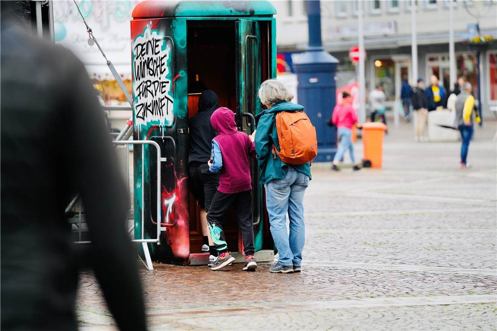 Kleinere Regenschauer störten das frühlingshafte Treiben nur kurz.