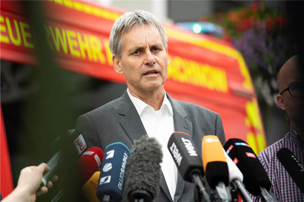 Möglicherweise Löwin entlaufen: Polizei sucht in Berlin nach Raubtier Kleinmachnows Bürgermeister Michael Grubert