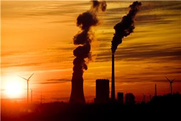 Klimaschützer wie der WWF fordern das Aus für besonders alte und schmutzige Braunkohlekraftwerke bereits in zwei Jahren. Foto: Julian Stratenschulte