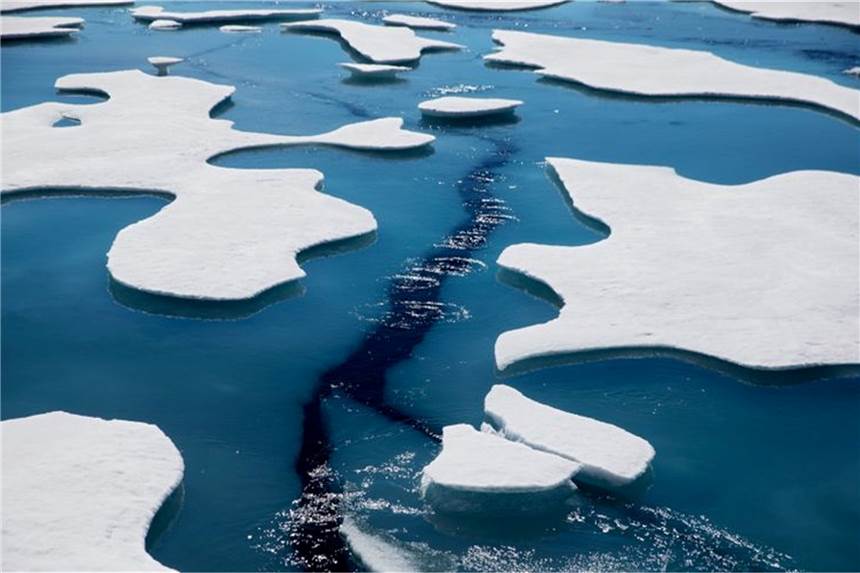 Alarmierender Bericht: Arktis schmilzt, Meeresspiegel steigt Klimawandel, Übernutzung und Umweltverschmutzung stellen eine nie dagewesene Belastung für die Meere weltweit dar.