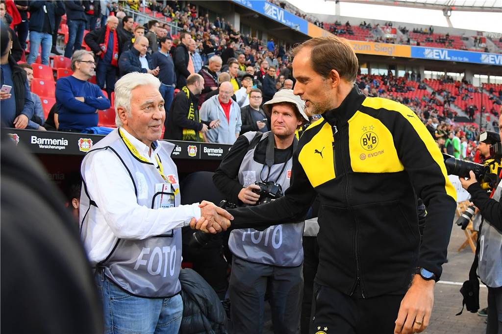 Wie „BVB-Botschafter“ Sigi Horrmann zu Jürgen Klopps persönlichem Glücksbringer wurde Klopp-Nachfolger Thomas Tuchel begrüßt Sigi Horrmann bei einem Auswärtsspiel in Leverkusen.