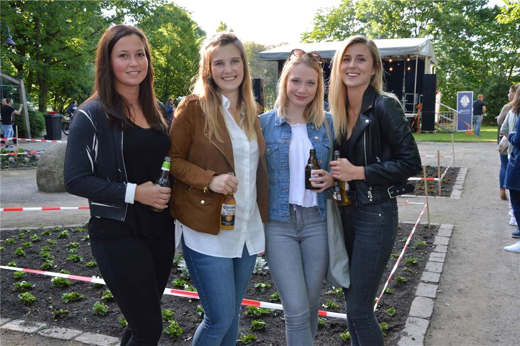 „House am Stadtsee“ lockt Hunderte zur Open-Air-Party an die Saline Knapp 300 Besucher genossen Beats und Party bei House am Stadtsee.