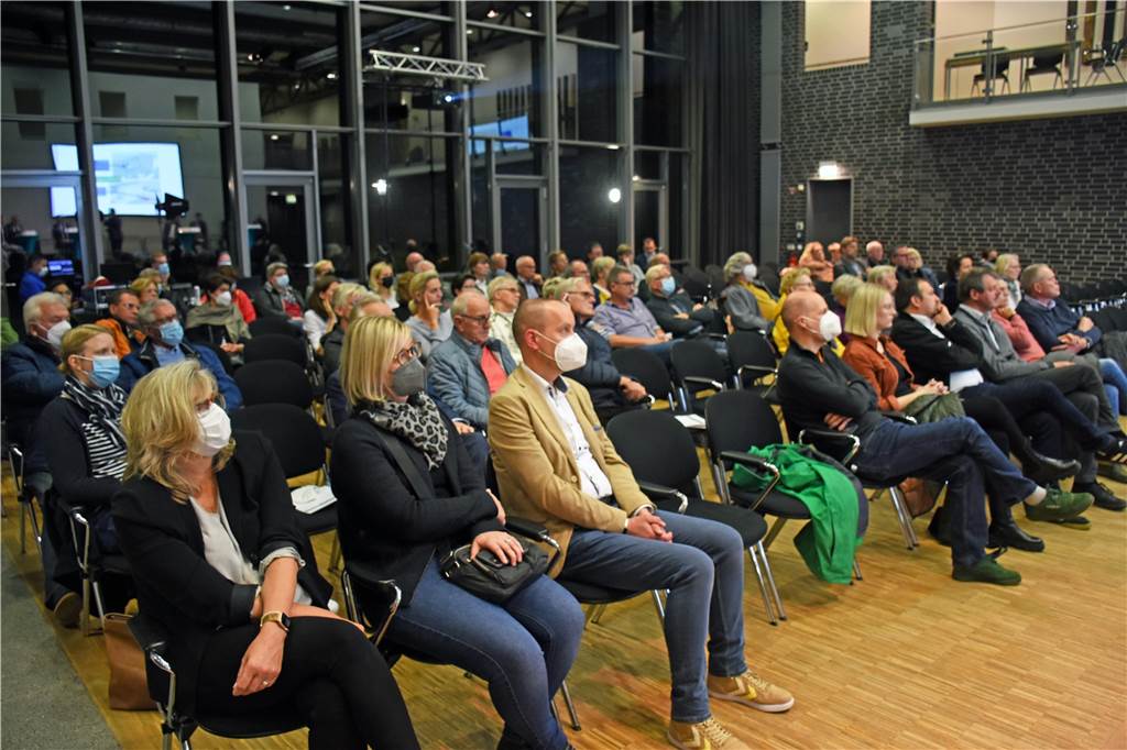 Kritische Fragen, aber nur wenige klare Antworten zur Krankenhaus-Schließung Knapp 55 Menschen waren zur Infoveranstaltung des Klinikums Westmünsterland gekommen.