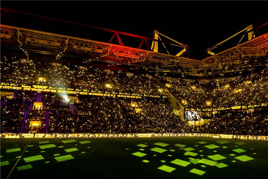 BVB-Weihnachtssingen kehrt nach Corona-Pause mit Promis zurück Knapp 70 000 Gäste waren beim letzten BVB-Weihnachtssingen 2019 im Signal Iduna Park.