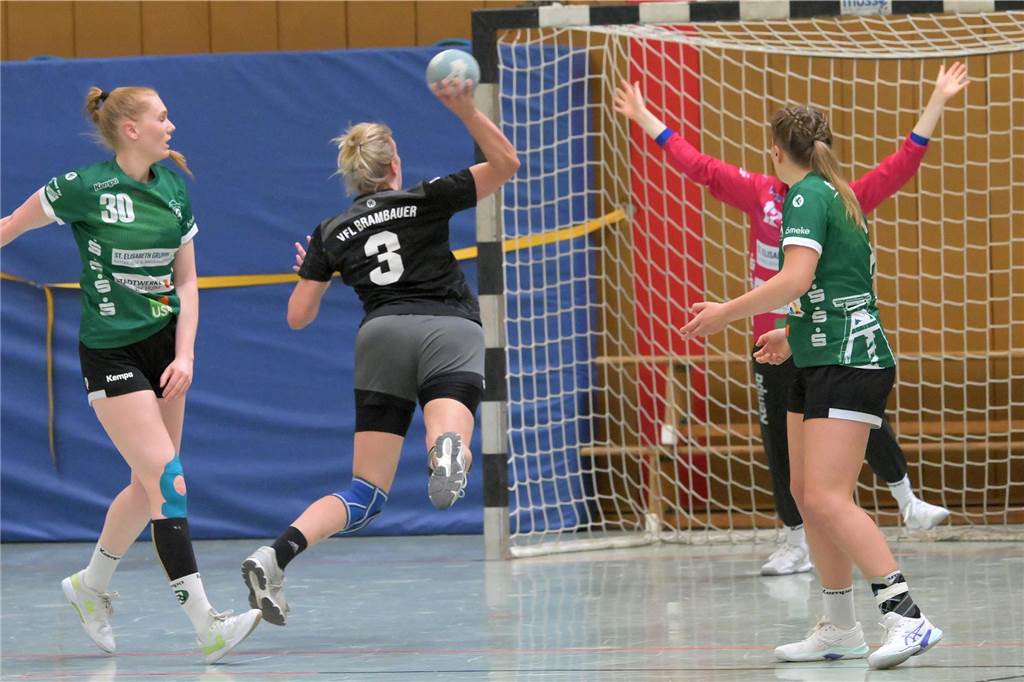 Knapp mit 36:37 verloren die Handballeinnen des VfL Brambauer gegen Riemke II.
