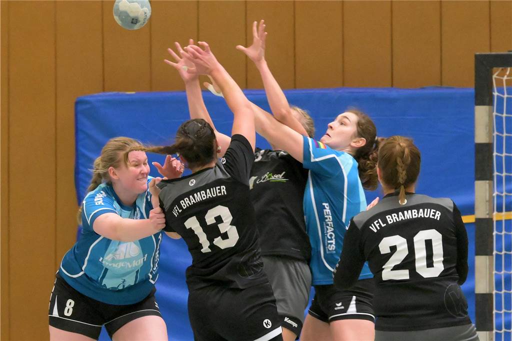Knapp mit zwei Toren Vorsprung behielten die Handballerinnen des VfL Brambauer die Punkte zuhause.