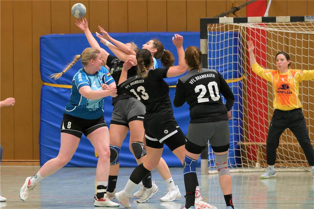 Knapp mit zwei Toren Vorsprung behielten die Handballerinnen des VfL Brambauer die Punkte zuhause.