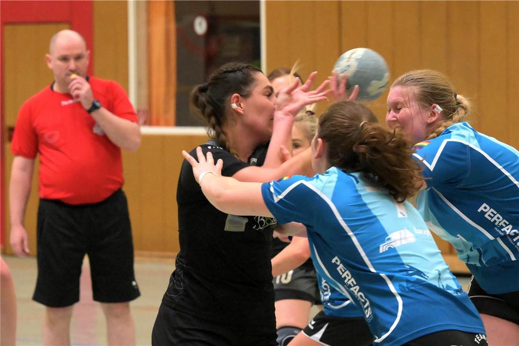Knapp mit zwei Toren Vorsprung behielten die Handballerinnen des VfL Brambauer die Punkte zuhause.