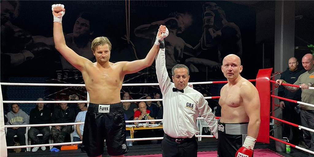 Alexander Schürhoff besiegt Christian Dulz