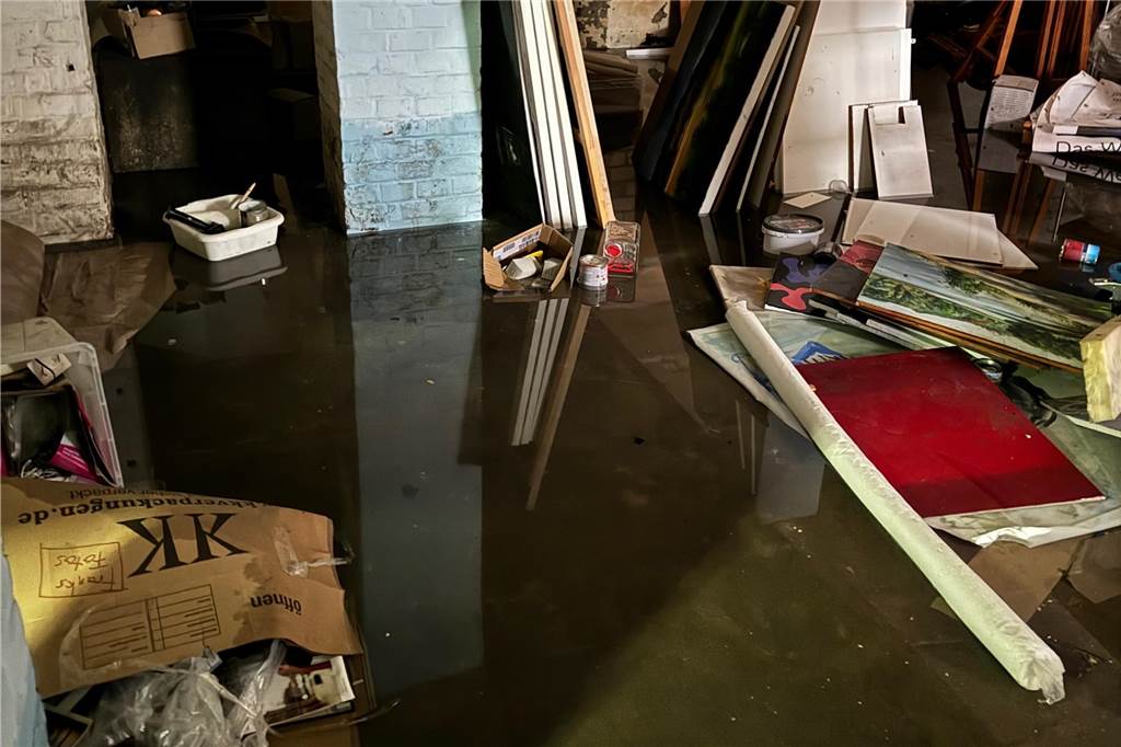 Das Wasser steht kniehoch im Keller der Kunsthalle.