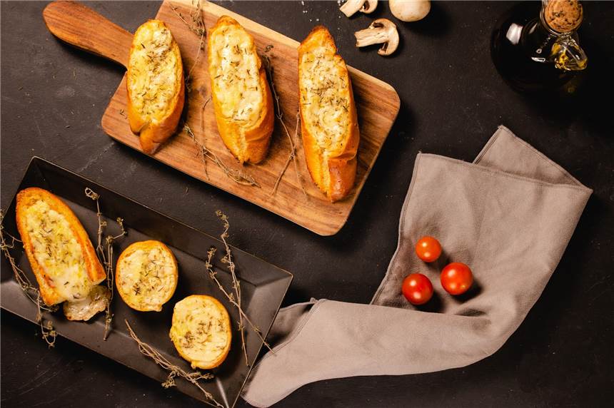 Tiktok-Trend Knoblauchbrot: So gelingt das Roasted Garlic Bread zu Hause Knoblauchbrot ist ein Beilagenklassiker. Ein virales Tiktok-Rezept treibt es mit dem Knoblauch auf die Spitze und unzählige Nutzerinnen und Nutzer machen es nach.