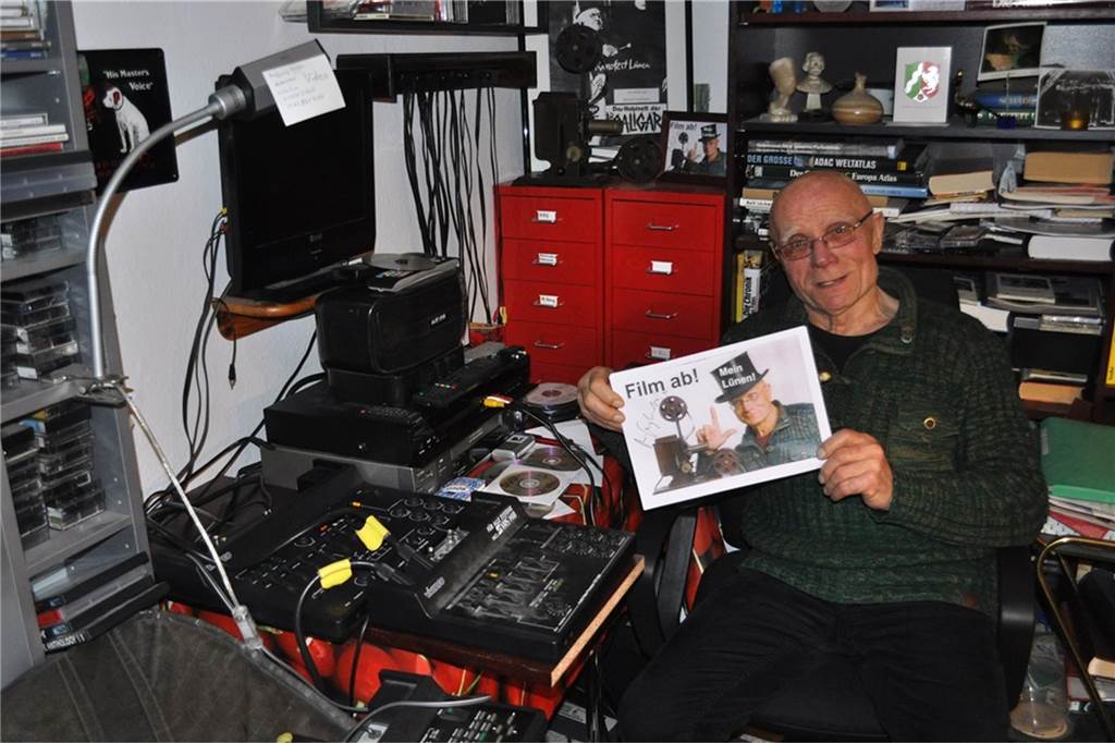 Knut Thamm-Bürger im eigenen Arbeitszimmer an der „Schnittstelle" seiner Filme.