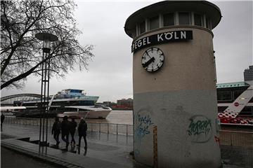 Köln ist oft von Hochwasser bedroht, weil das Flussbett des Rheins dort sehr eng ist. Foto: Oliver Berg
