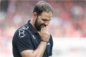 Kölns Trainer Stefan Ruthenbeck am Spielrand. Foto: Felix Kästle