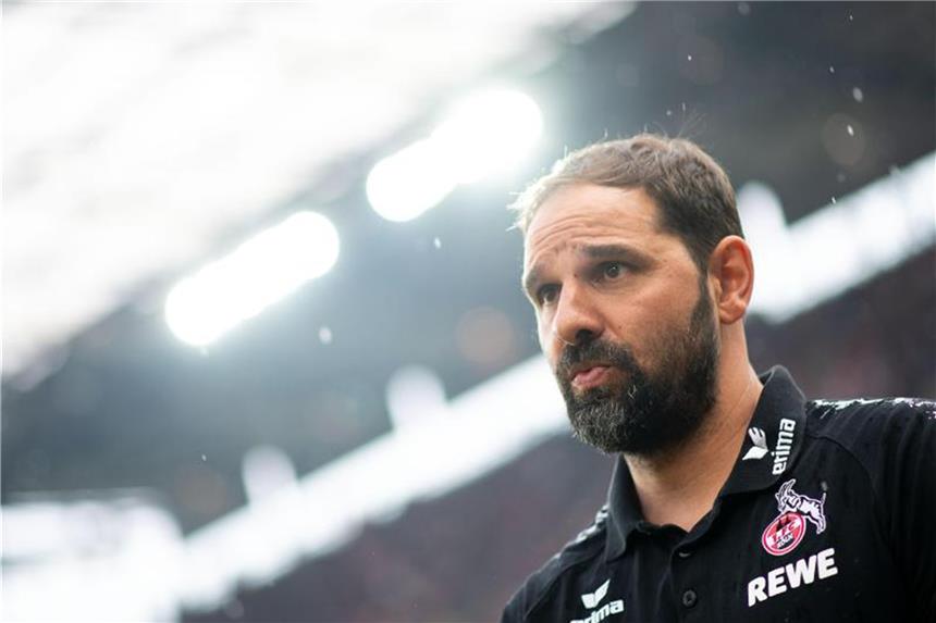 FC-Coach spricht Aufstellung gegen FC Bayern mit Veh ab Kölns Trainer Stefan Ruthenbeck trifft mit seinem Team auf den FC Bayern. Foto: Marius Becker