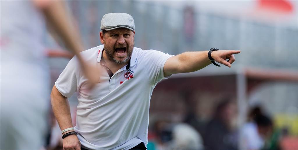 Der Steffen Baumgart der Kreisliga B verpasst dem „großen“ TuS Bövinghausen einen Seitenhieb Kölns Trainer Steffen Baumgart gestikuliert an der Seitenlinie. Immer.