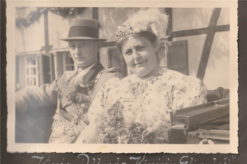 Hinweise zeigen: Lanstroper Schützenverein mit düsterer Vergangenheit König Alfred I. und Königin Elisabeth wurden beim Lanstroper Schützenfest 1938 gekrönt